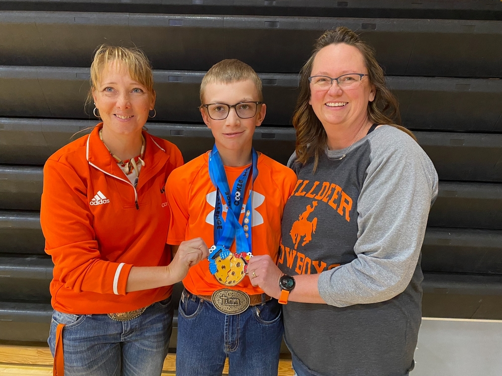 Act of Friend'chip' in 6th Grade Killdeer Public School