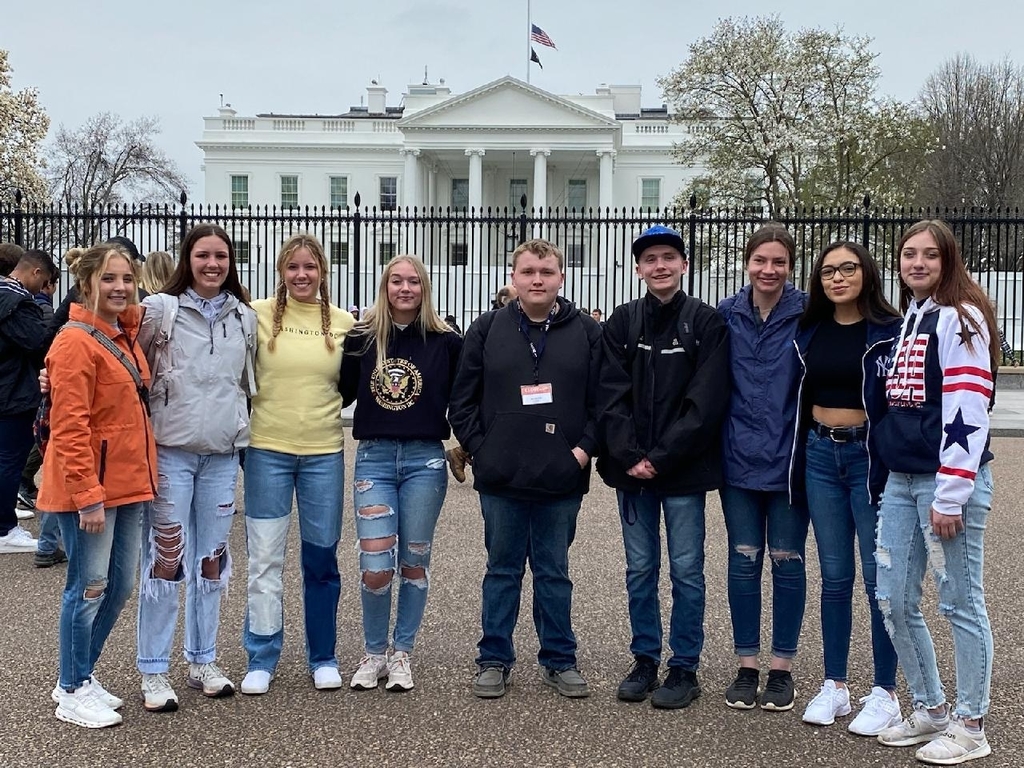 KHS students in front of White House