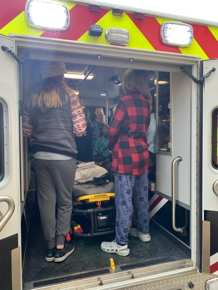 5th graders touring the ambulance